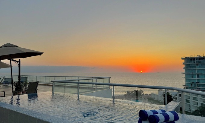 Flamingos Apartment | Oceanfront PH with Private Pool