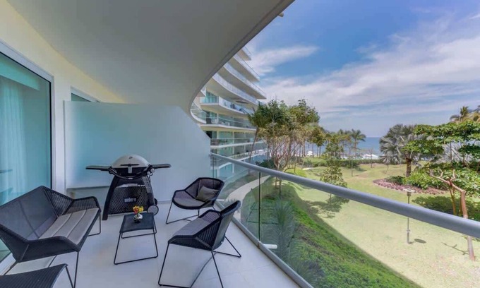 Flamingos Apartment | Peninsula Luxury, 3BR, Beachfront w/great amenities, near Attractions
