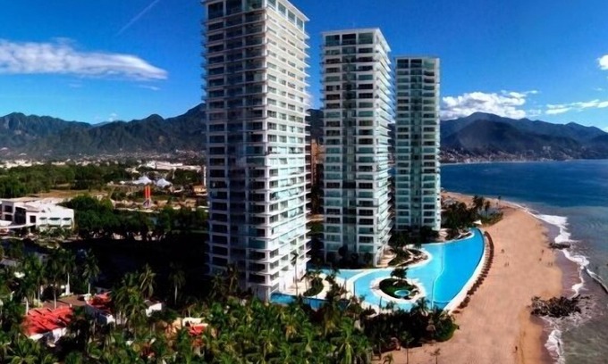 North Hotel Zone Condo | Peninsula Vallarta-Luxurious/Huge Oceanfront Condo w/Spectacular View