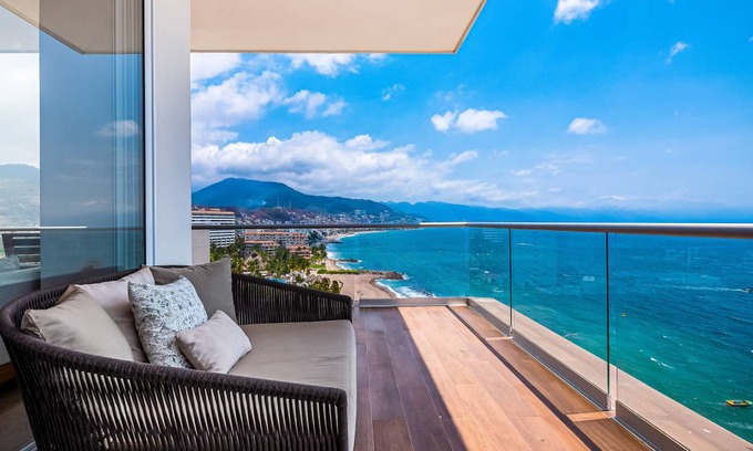Las Glorias House | Penthouse ∙ 4 bedrooms ∙ 10 guests