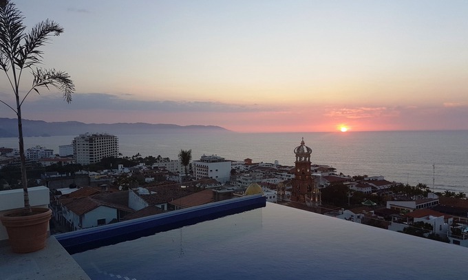 Cerro Condo | Penthouse in the heart of Gringo Gulch