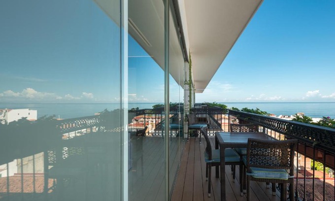 Romantic Zone Apartment | Pier 502 Best Rooftop Romantic Zone Ocean View
