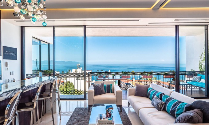 Romantic Zone Condo | Pier 57 Spectacular Penthouse Romantic Zone Ocean Views