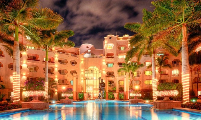 El Medano Ejidal Resort | Pueblo Bonito Rose Resort living on the beach w/ocean views, gorgeous pools,bars
