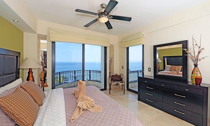 Colonia 5 de Diciembre Condo | đšPUERTA AL MARđš PENTHOUSE/BEACHFRONTâ5 BALCONIES/POOL/STEPS 2 TOWNâWONT LAST!