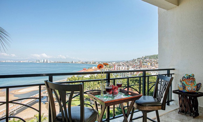 Emiliano Zapata Condo | Puerto Vallarta Waterfront Elegance, Stay for Xmas