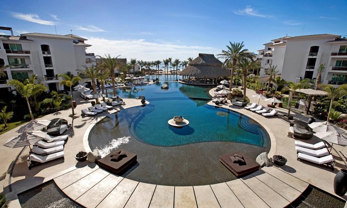 Zona Hotelera Condo | San Jose Del Cabo 2BR Pool View w/ WiFi, Resort Spa & Pool
