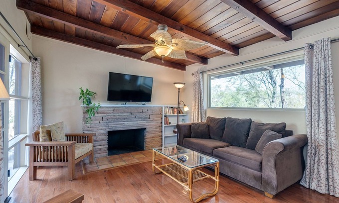 Tucson House | Serene and Charming, Private, Immaculate, Central, 2/1.5 Back yard and Pool