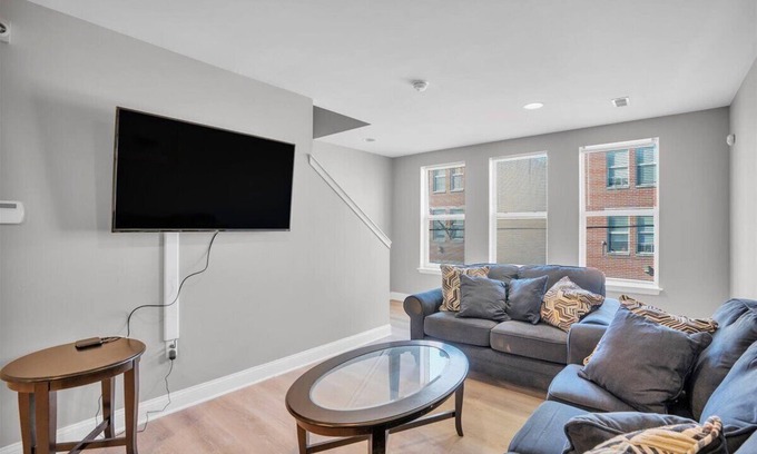 North Philadelphia West Apartment | Spacious 3-bedroom apartment with AC, WiFi near Temple in marvelous Philadelphia