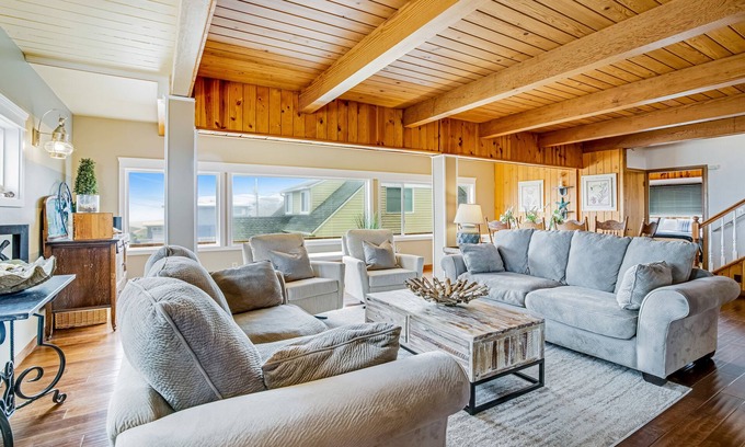 Lincoln City House | Spacious Home with Two Large Decks & Ocean View - Great for Groups