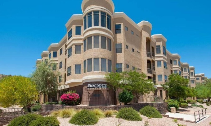 North Mountain Condo | Special Monthly Pricing, Pool, Jacuzzi, Wi-Fi, Elevator, Free Parking, Gym!