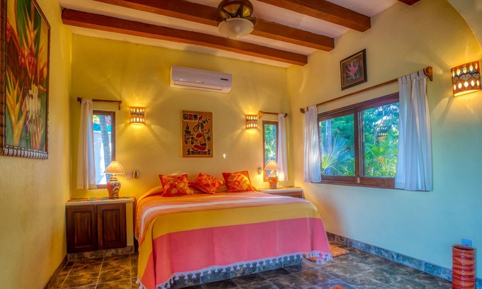 San Francisco House | Special place where you combine the peace of the jungle with the ocean view.