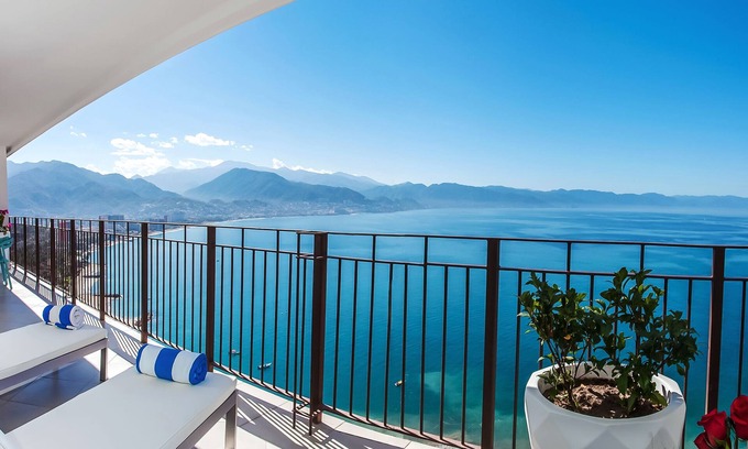 South Hotel Zone Condo | Spectacular views beachfront 25th floor condo
