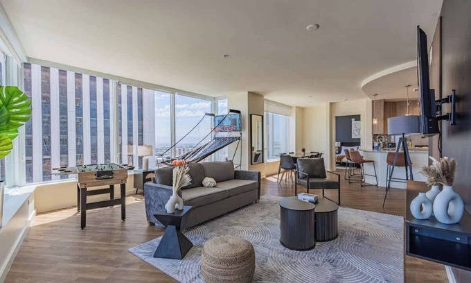 Downtown Phoenix Apartment | Stadium District Apt| Pool,Gym,Balcony,Parking,WD