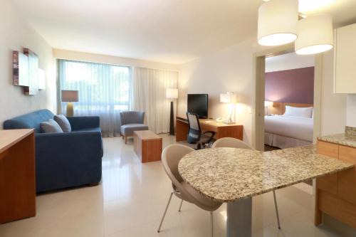 Zona Expo Apartment | Staybridge Suites Guadalajara Expo by IHG