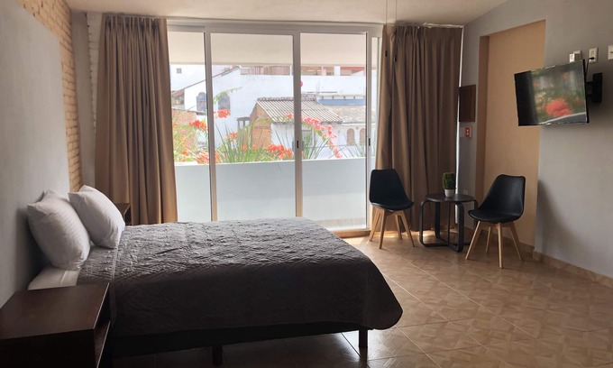Las Glorias Apartment | Studio near Malecón and beach/Weekly and monthly discounts available!