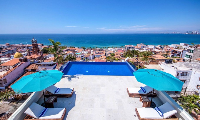 Proyecto escola Condo | Stunning PENTHOUSE in Charming Gringo Gulch
