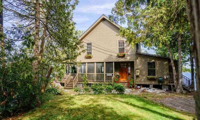 Moriah Center House | The Rocks on Long Point - Summer House on Lake Champlain