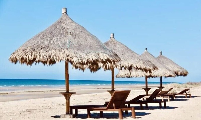 Puerto Penasco Condo | TRANQUIL BEACHFRONT RESORT WITH EDGELESS POOLS, HEATED SPAS, SAUNA