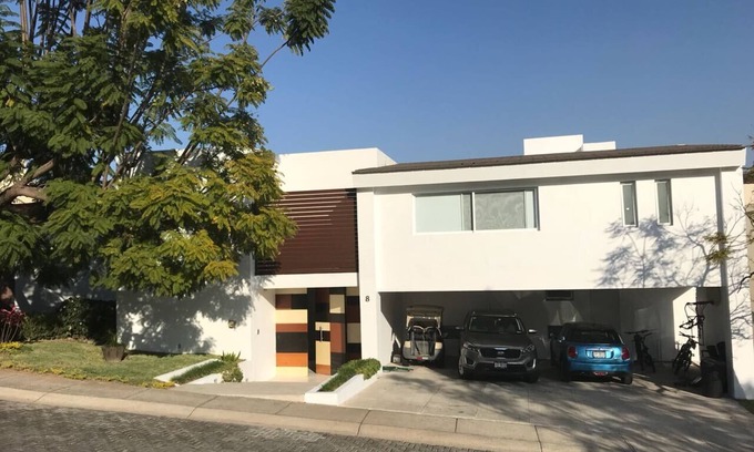 Guadalajara House | VILLA BLANCA WITH PRIVATE POOL NEAR GOLF COURT