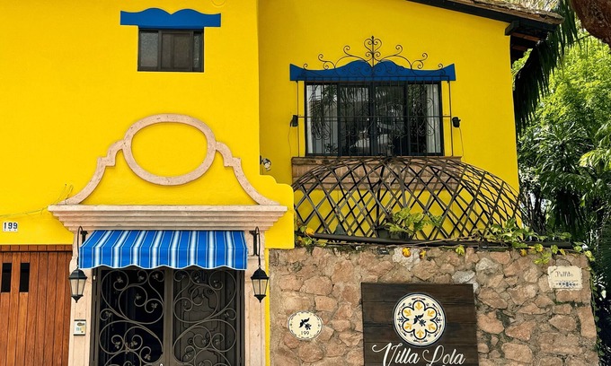 Amapas Villa | Villa Rental - Close walk to beach!