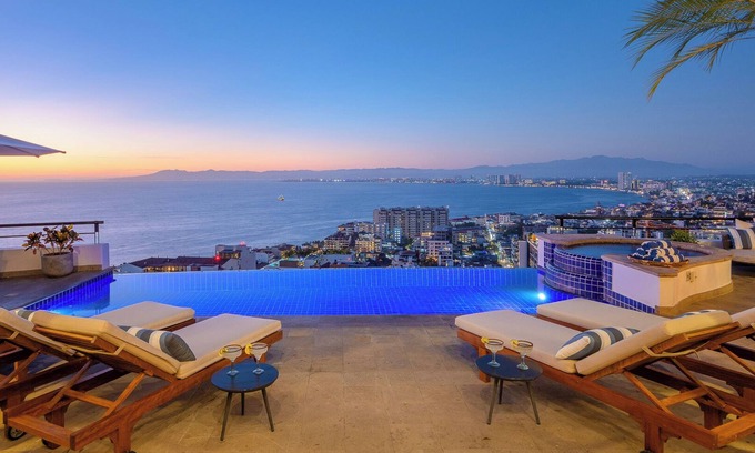 Amapas House | Villa Ventana: 6 Bedroom Luxury Villa with Staff included