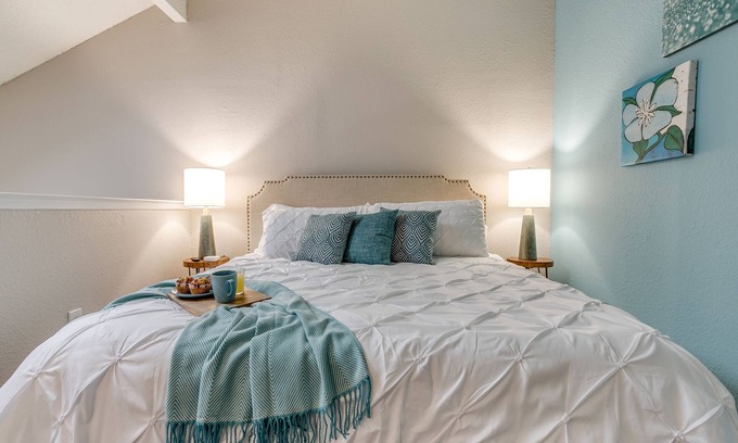 Central Arlington Apartment | Walk Stadiums✶2 Car Parking✶King Bed✶WiFi✶4K TVs #44