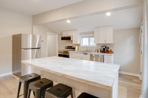 Bowling Green House | Walk to WKU, Bars and Dining! Updated Duplex Home