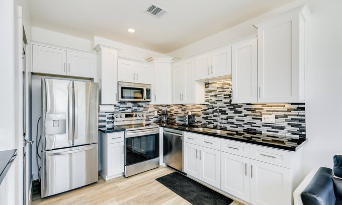 Bacliff House | Waterfront home with enclosed yard, rooftop deck, hot tub, & W/D - dogs OK