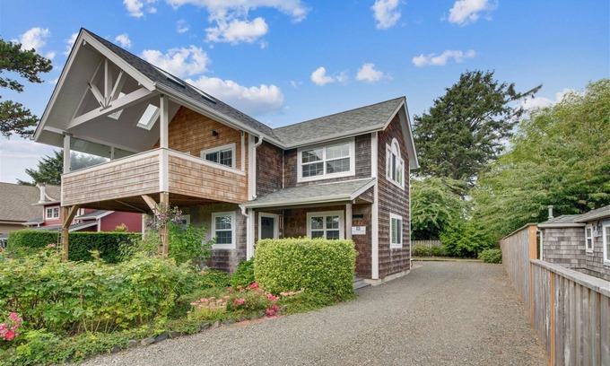 Downtown Cannon Beach House | Windrush - Beachcomber Vacation Homes