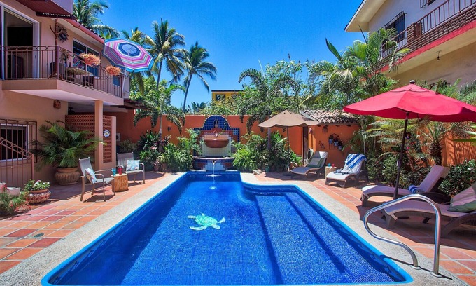 Bucerias House | ZONA DORADA~1 BED/1 1/2 BATH~1 BLOCK to BEACH~FULL KITCHEN~A/C~LAUNDRY~HEAT POOL
