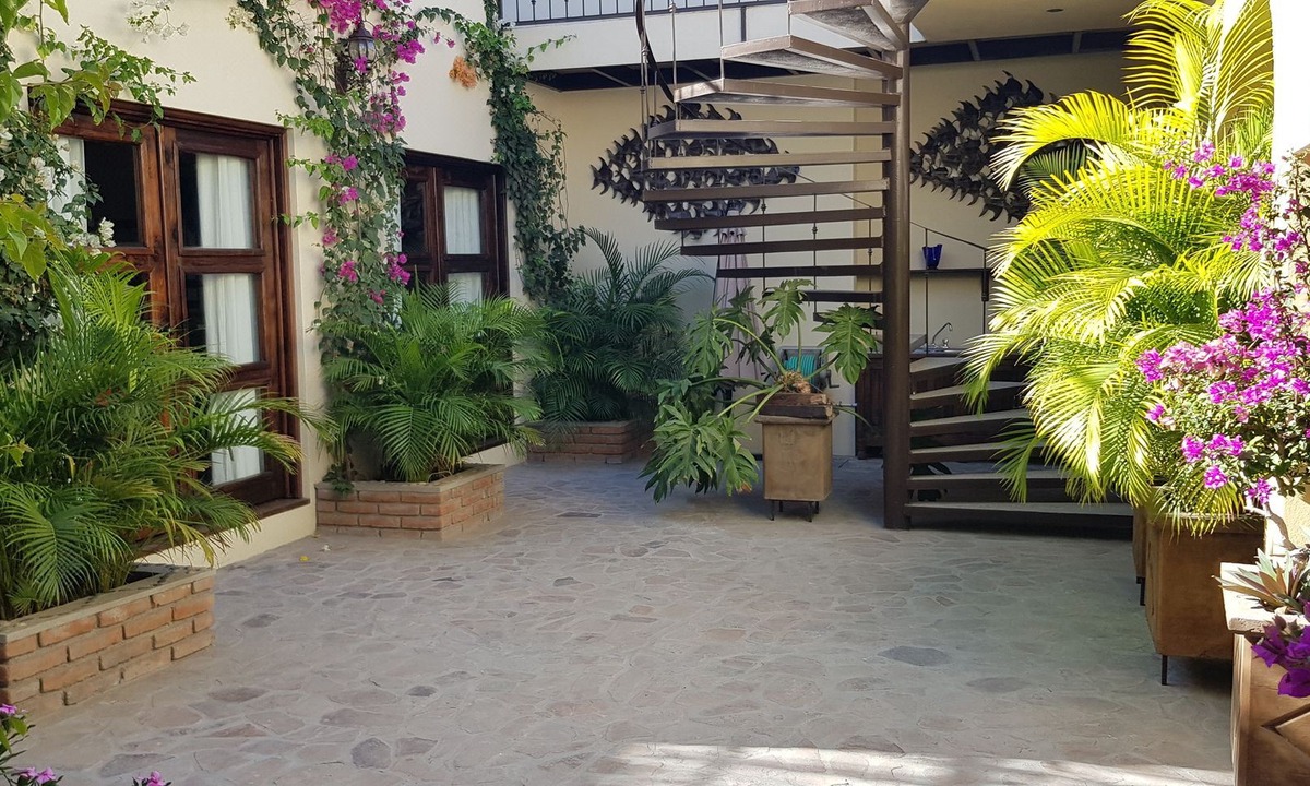Esterito Hotel | Posada de las Flores La Paz