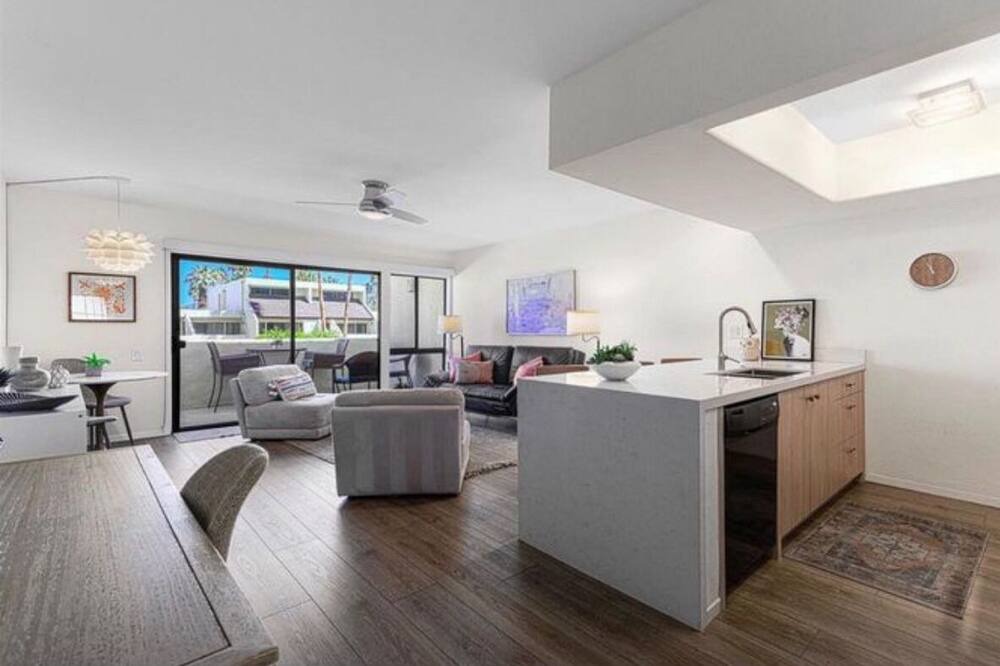 Deepwell Estates Condo | SmokeTree racket club condo in the heart of Palm Springs