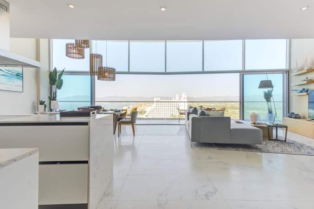 Flamingos Apartment | Beachfront Marítima Penthouse w/ 2 Pools & Gym