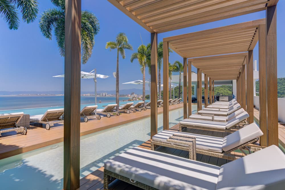 Emiliano Zapata Apartment | Spectacular Corner SohoPV w/th Ocean/Mountain View