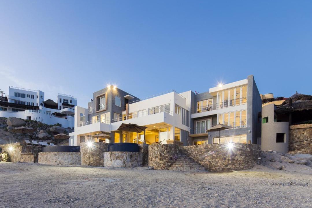 Cabo Bello Villa | Casa Luna - Oceanfront, Infinite Pool, Arch View & Double Jacuzzi.