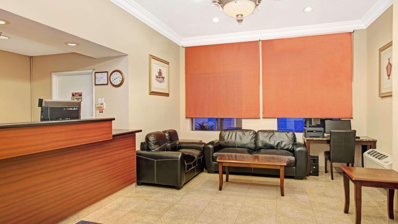 Photo of Livingroom in Delthorne