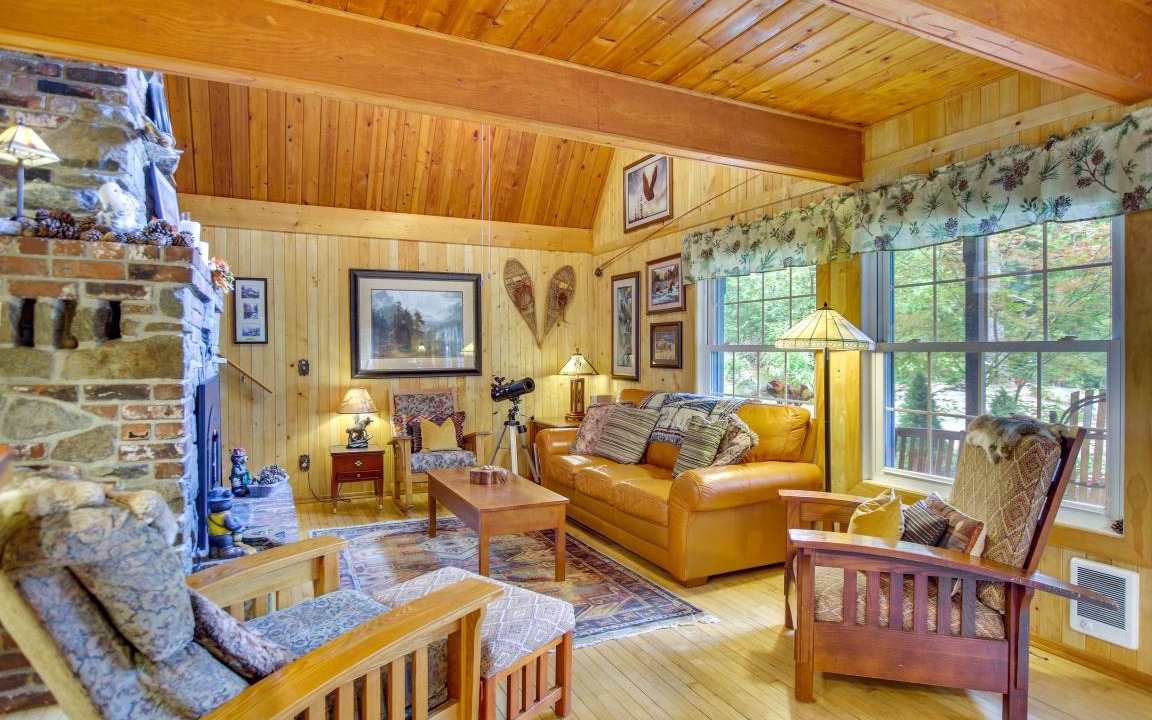 Photo of Livingroom in Gold Bar