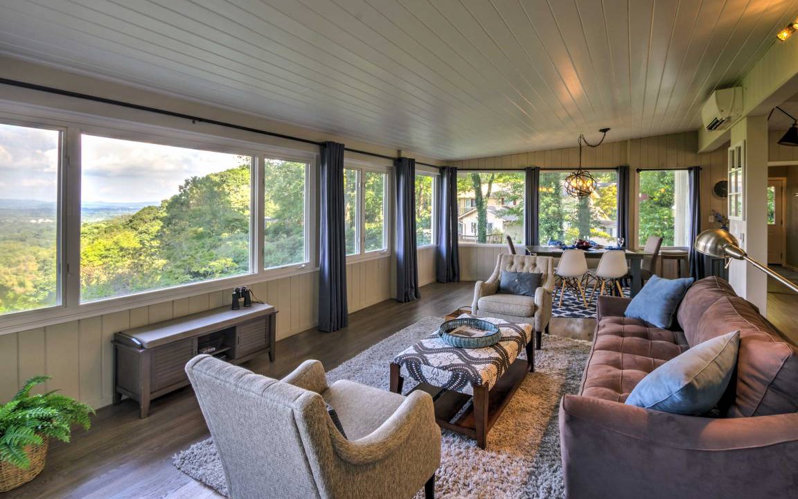 Photo of Livingroom in Laurel Park
