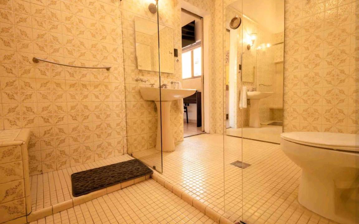 Photo of Bathroom in Historic Centre