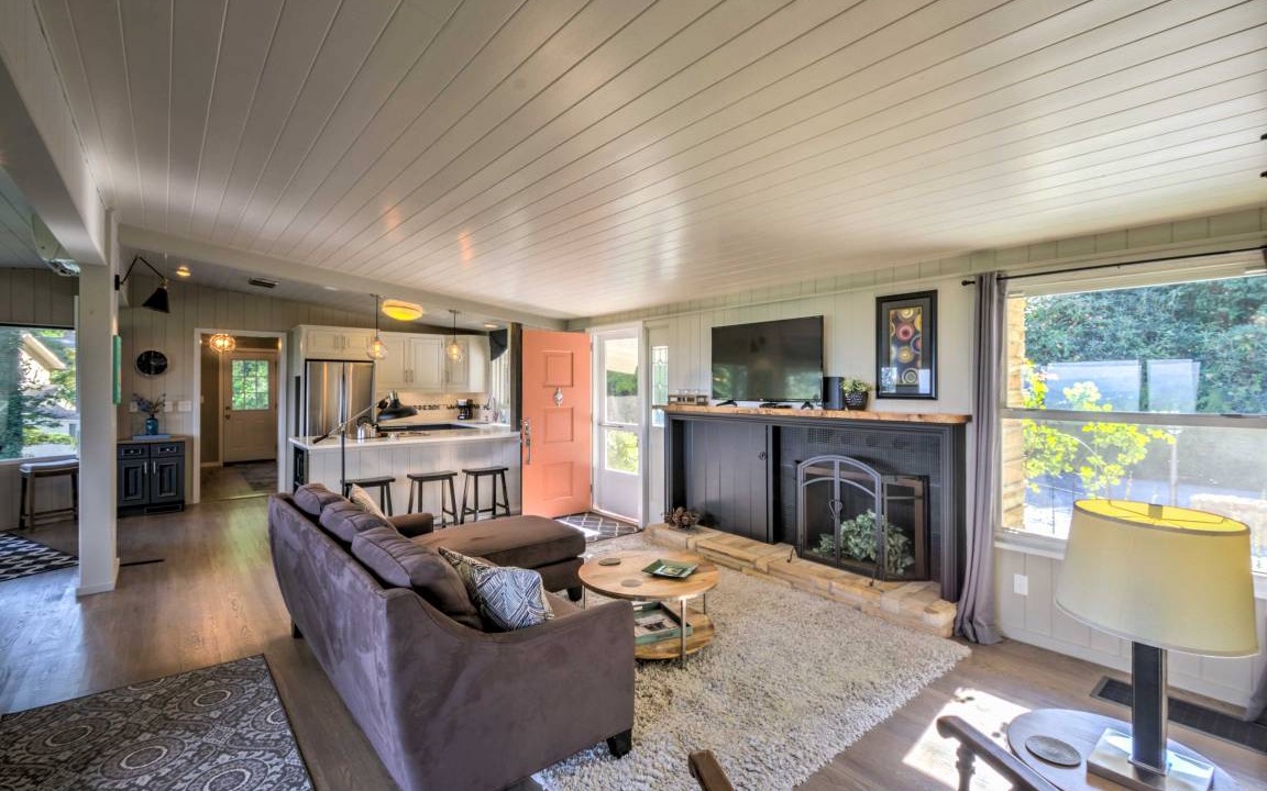Photo of Livingroom in Laurel Park
