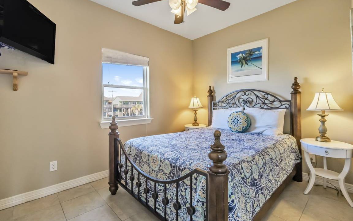 Photo of Bedroom in Crystal Beach