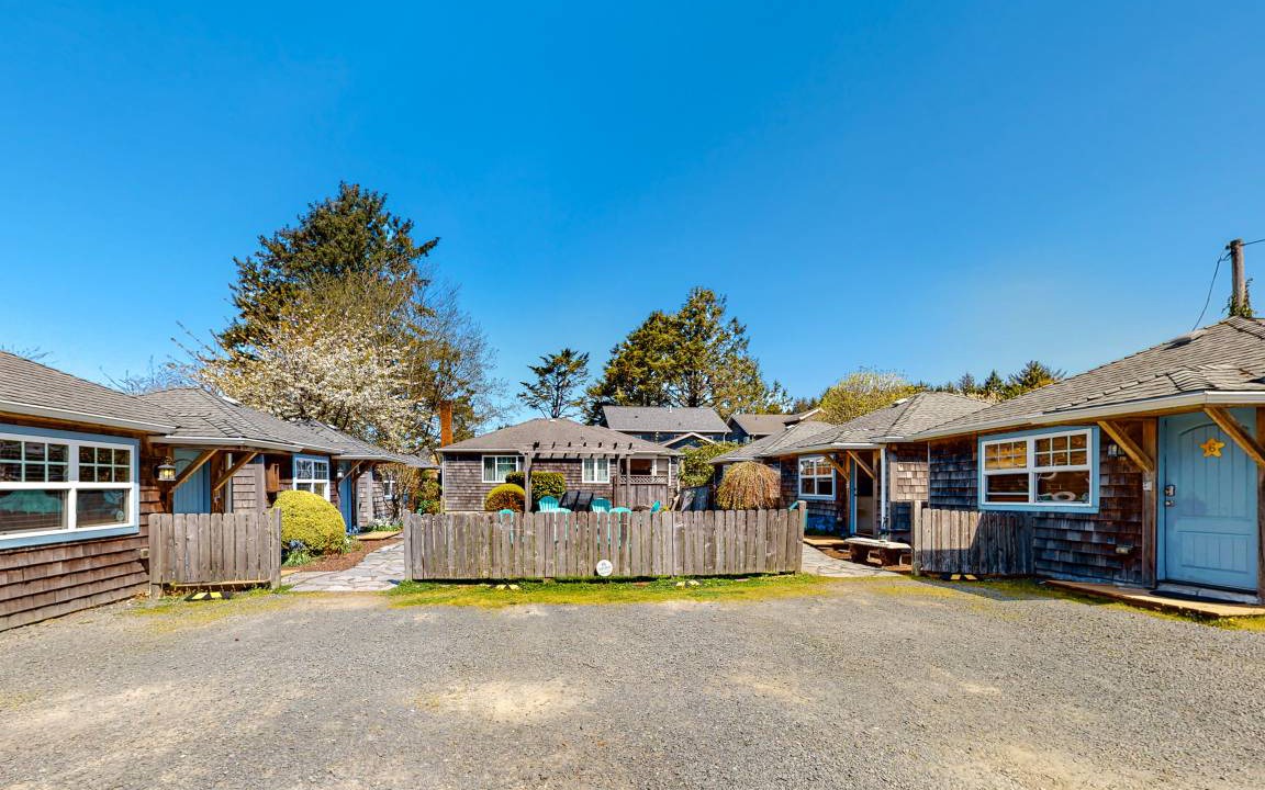 Photo of Others in Downtown Cannon Beach