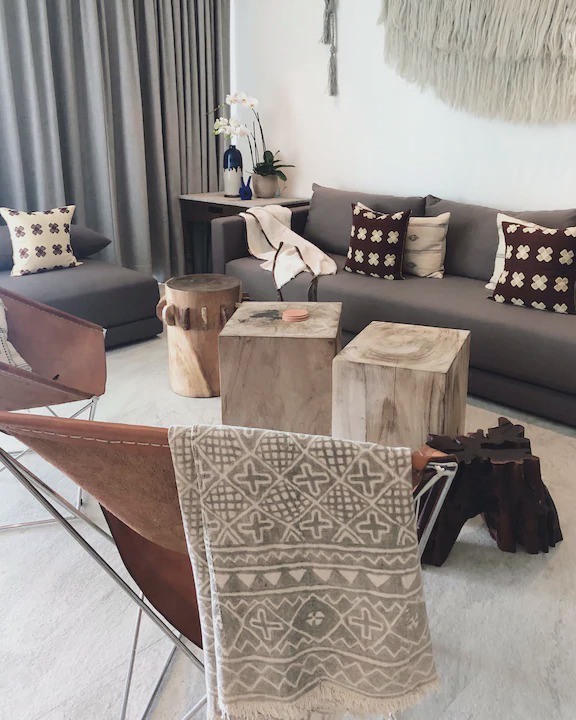 Photo of Livingroom in South Shore Hotel Area