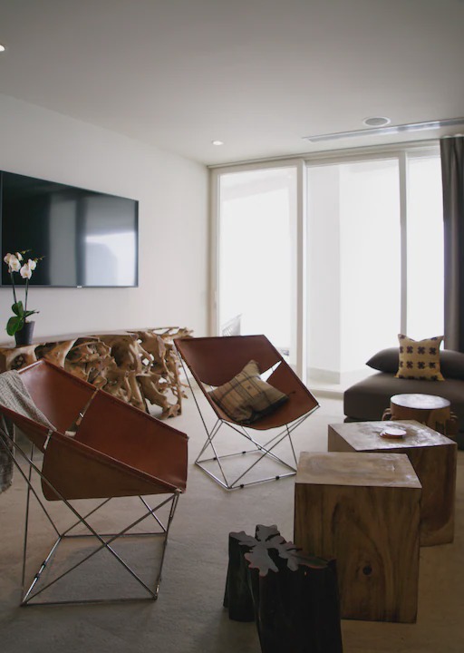 Photo of Livingroom in South Shore Hotel Area