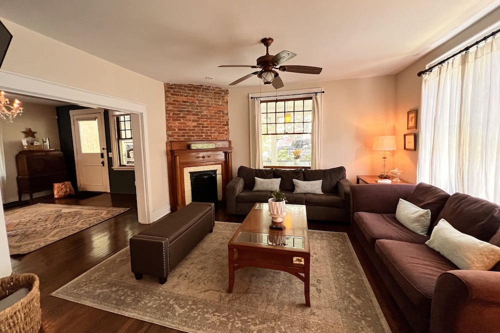 Photo of Livingroom in Historic Montford