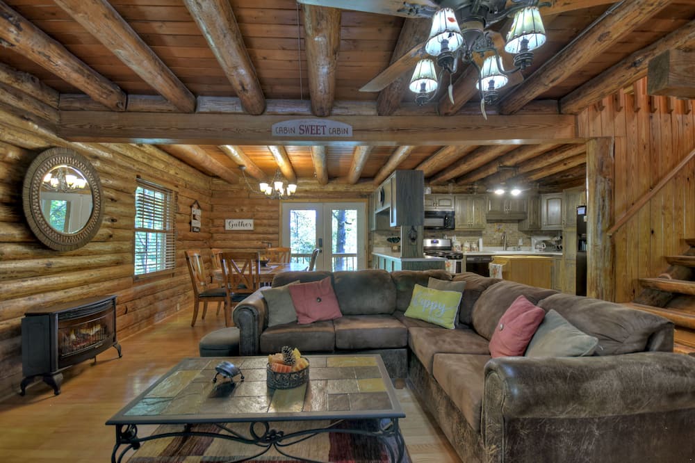Photo of Livingroom in Eagle Mountain