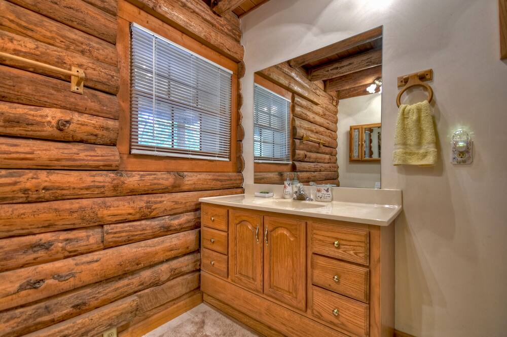 Photo of Bathroom in Eagle Mountain