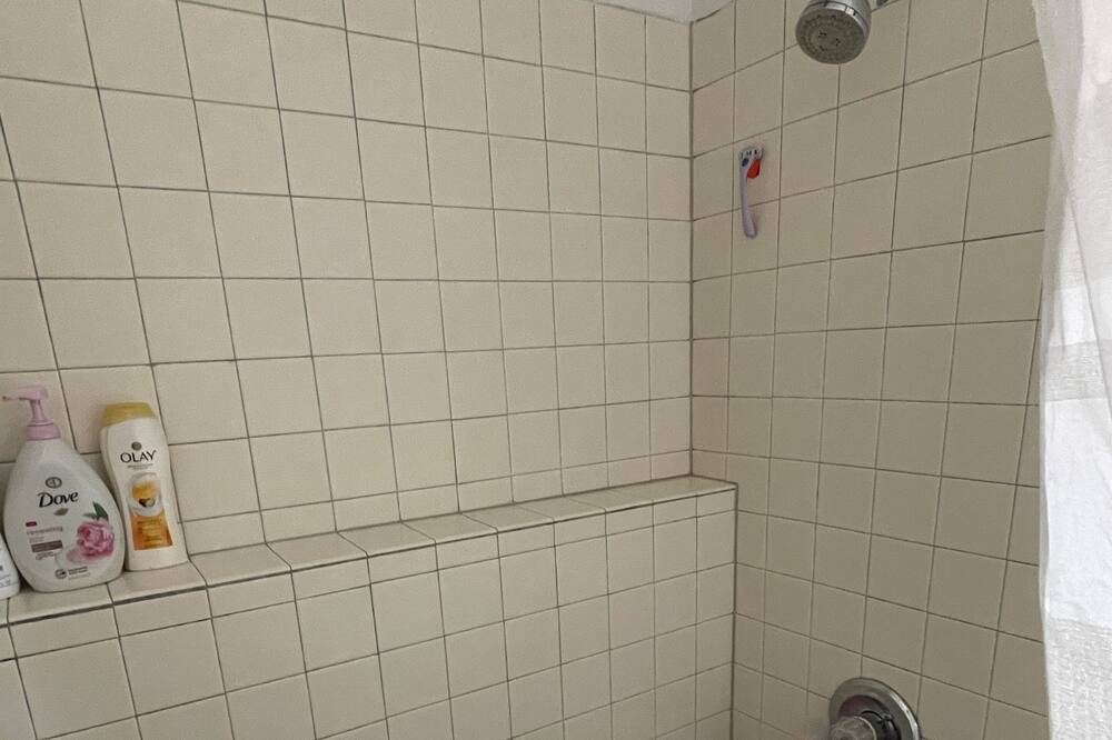 Photo of Bathroom in Bayshore - Klatt