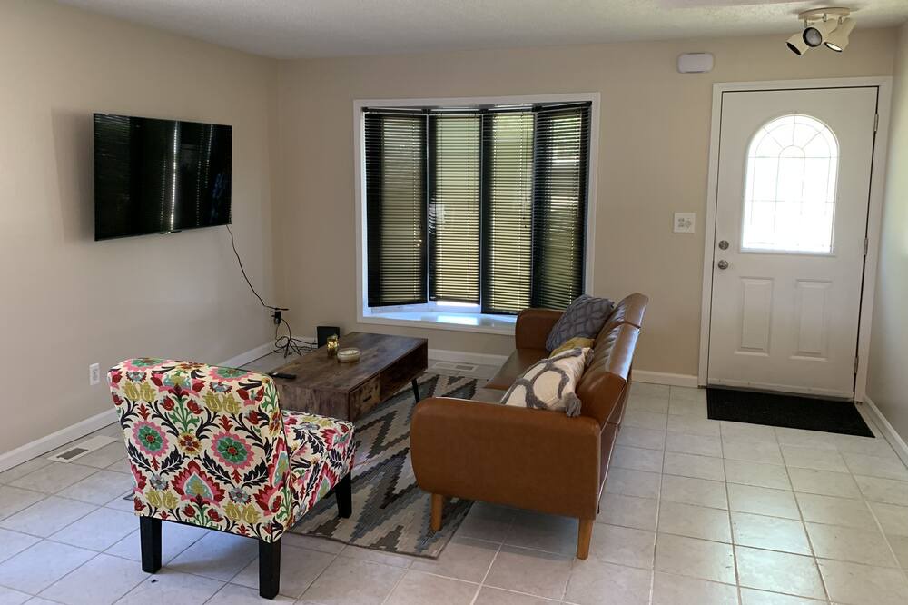 Photo of Livingroom in Madison Heights
